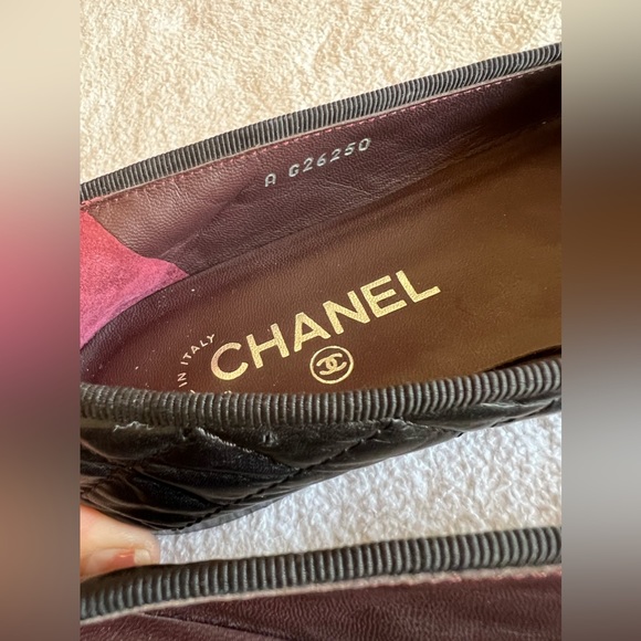 SOLD Already Authentic CHANEL BALLET FLATS
Aged Calfskin
Black
Size 7.5 US - Picture 15 of 15